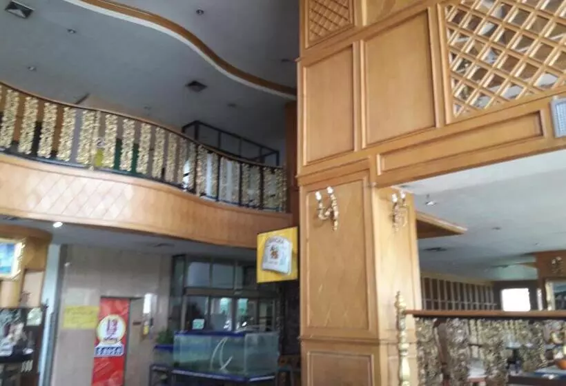 Hotelli 13 Coins Bang Yai