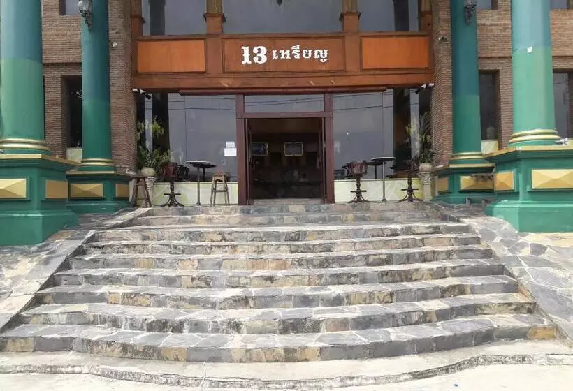 Hotelli 13 Coins Bang Yai