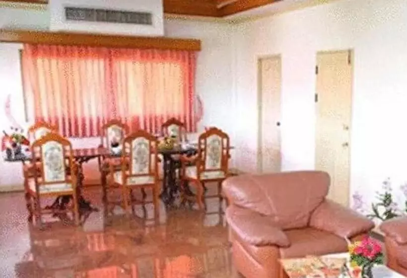 Hotelli 13 Coins Bang Yai