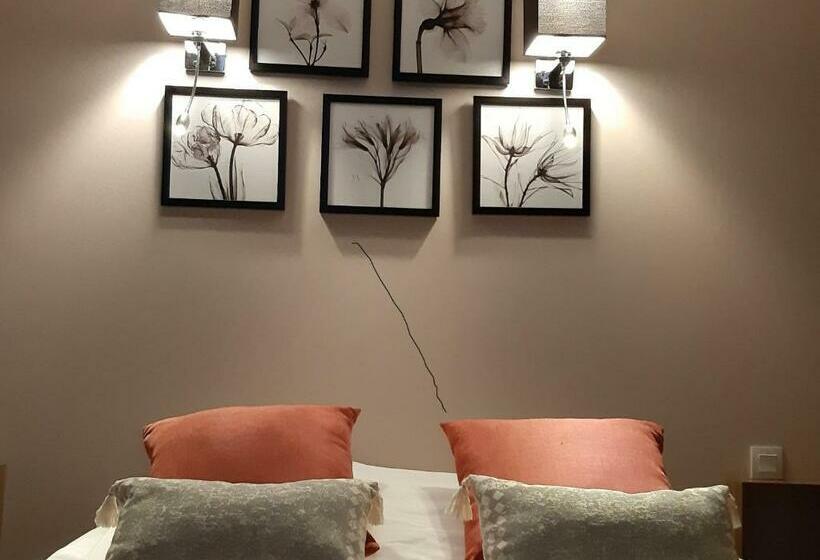 호텔 Logis Hôtel Le Relais De L Abbaye