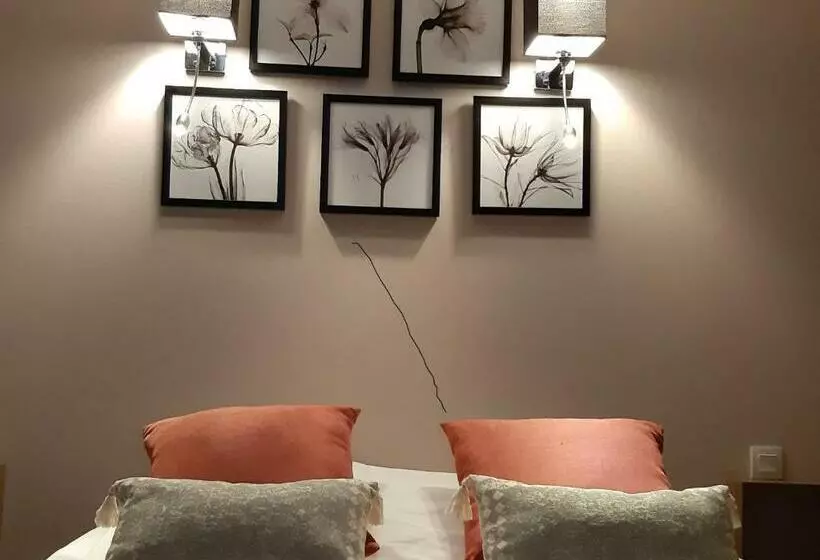 Hotelli Logis Hôtel Le Relais De L Abbaye