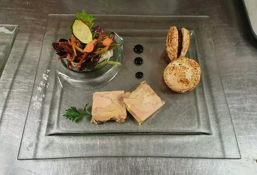 Hotelli Logis Hôtel Le Relais De L Abbaye