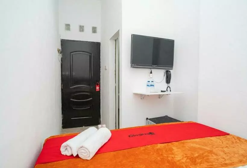 ホテル Reddoorz @ Aralia Harapan Indah