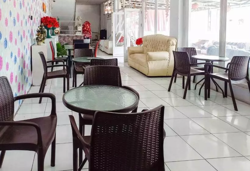 Hotelli Reddoorz @ Lolak Bolaang Mongondow