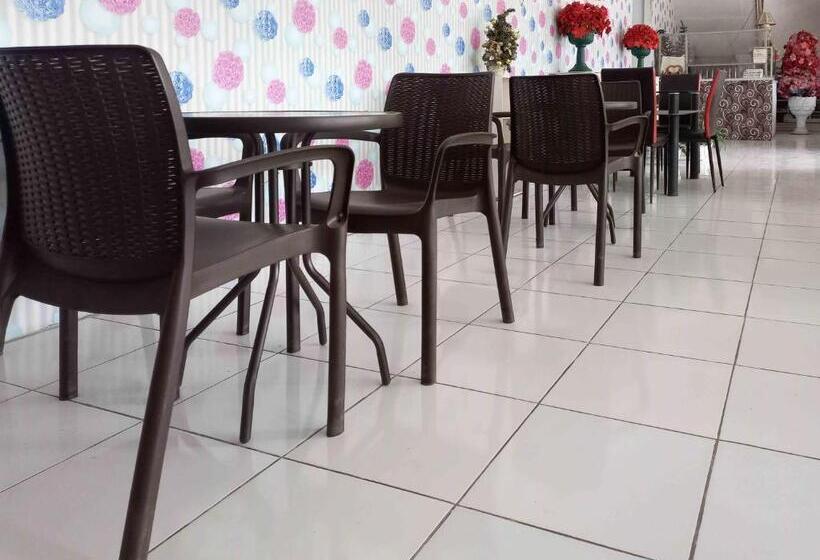 בית מלון כפרי Reddoorz @ Lolak Bolaang Mongondow