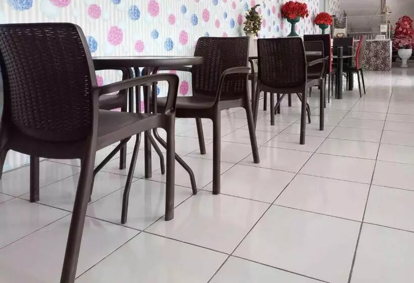 Hotelli Reddoorz @ Lolak Bolaang Mongondow