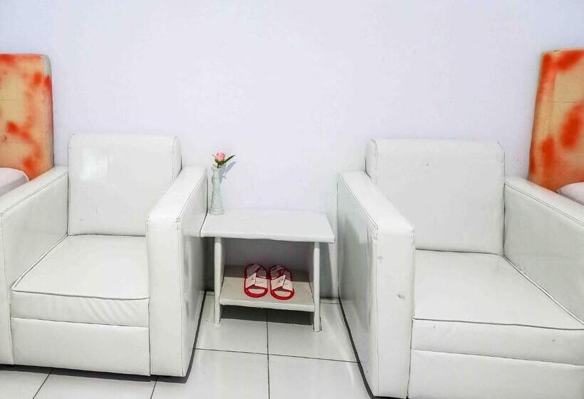 בית מלון כפרי Reddoorz @ Lolak Bolaang Mongondow