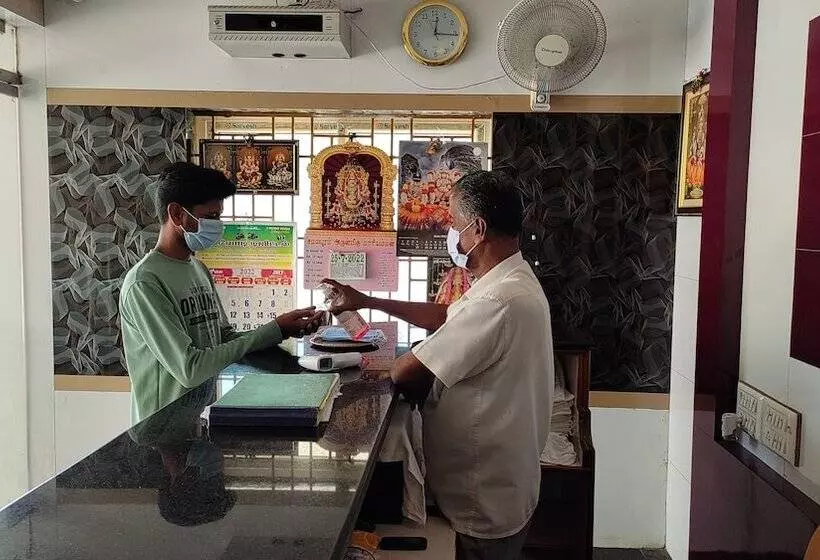ホテル Srii Devi Residency