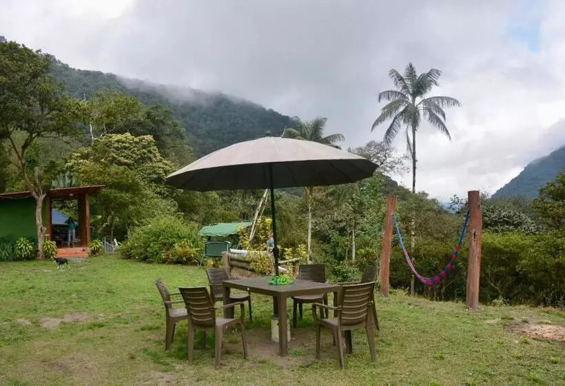 ホテル Tambo Quinde