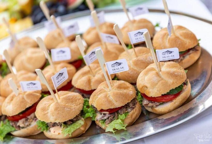 ホテル Vinné Sklepy Skalák