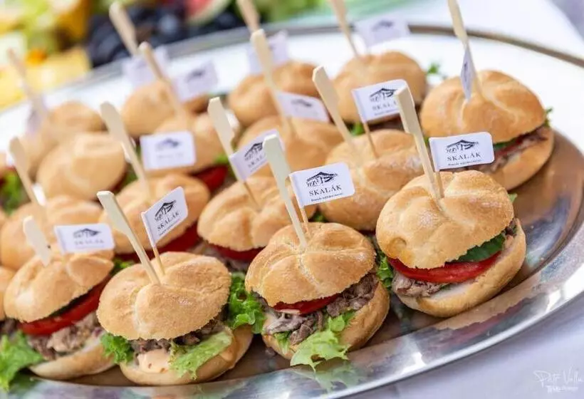 ホテル Vinné Sklepy Skalák