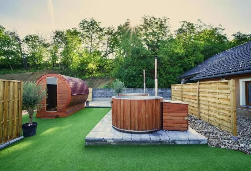 ホテル Vinné Sklepy Skalák