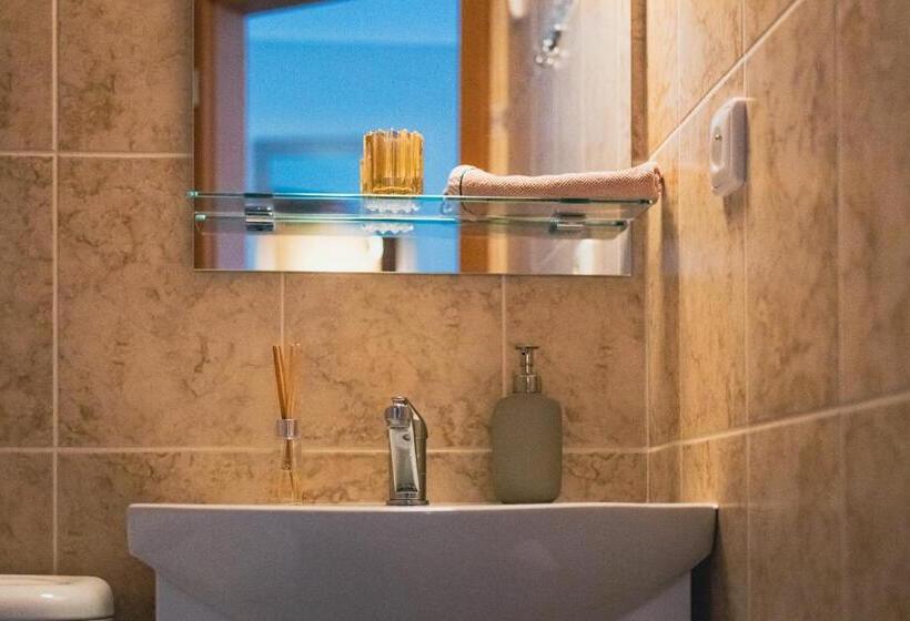 ホテル Vinné Sklepy Skalák