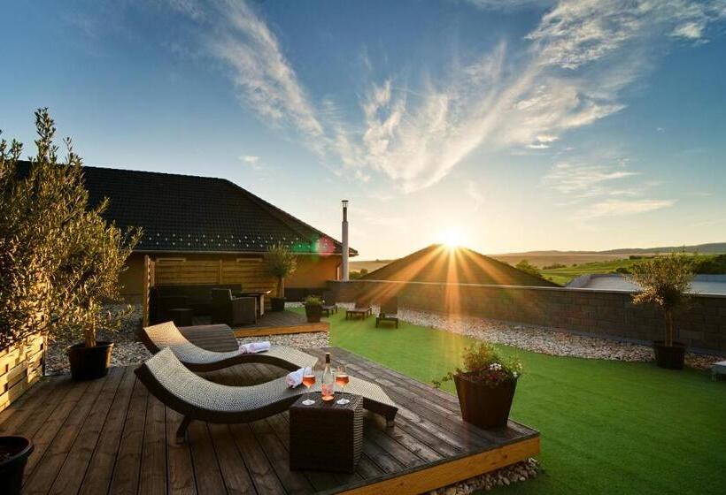 ホテル Vinné Sklepy Skalák