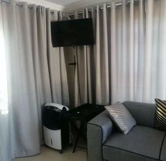 ペンション Makobaneng Guesthouse