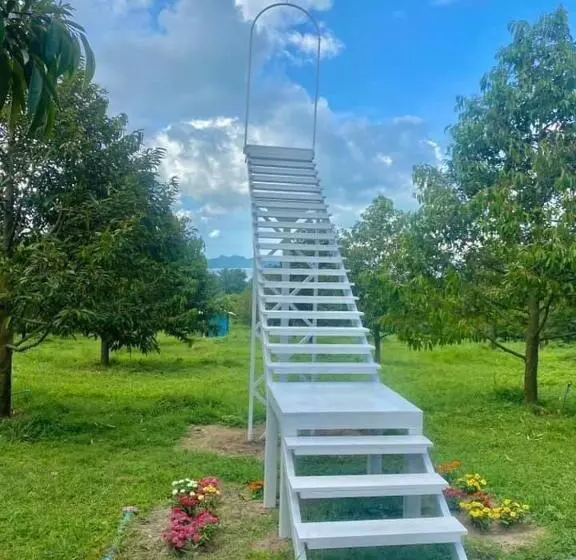 Majatalo The Moon Camp Khanom