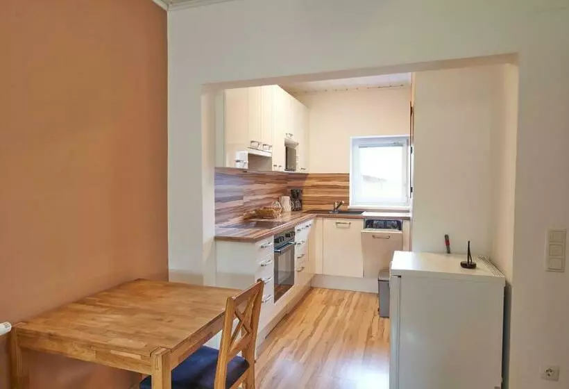 Aamiaismajoitus (B&B) Gästezimmer Victoria