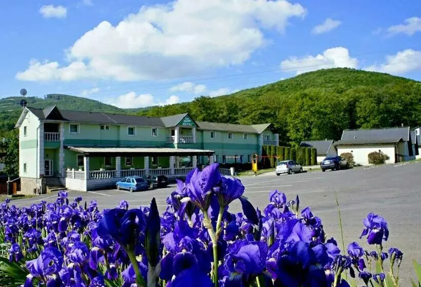 Hotelli Biele Studničky Dargov