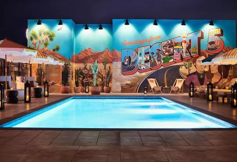 Hotelli Hollywood Volume, A Tribute Portfolio