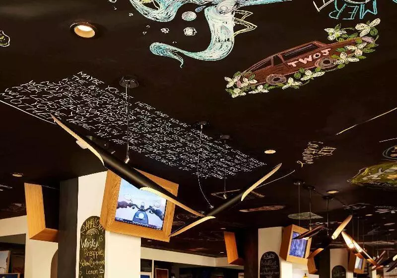 Hotelli Hollywood Volume, A Tribute Portfolio