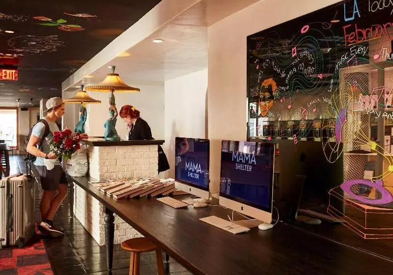 Hotelli Hollywood Volume, A Tribute Portfolio