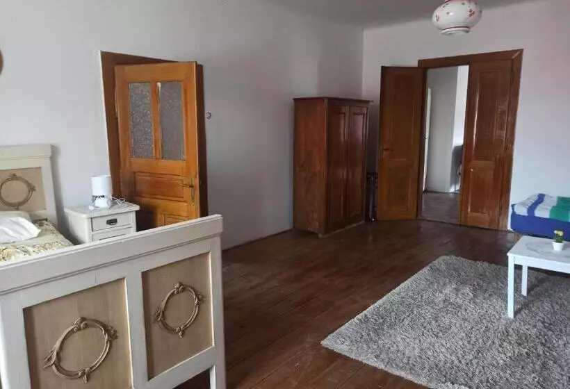 Majatalo Apartmán Měňany