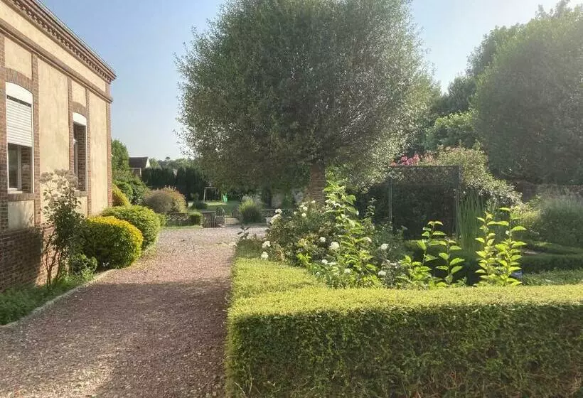 ペンション L Avre Des Joncherets   Possibilité Location En Journée