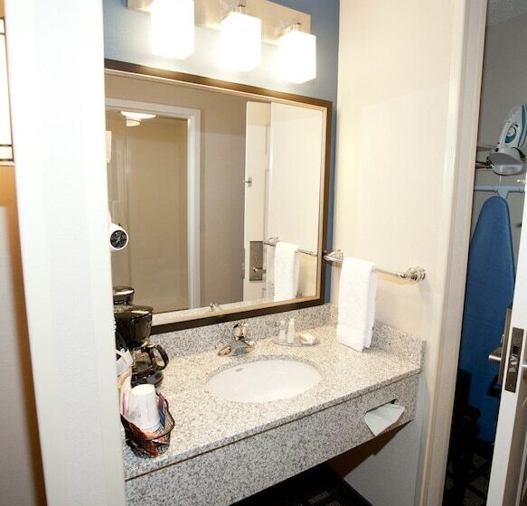 فندق Baymont By Wyndham Erie