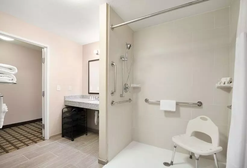 فندق Baymont Inn & Suites By Wyndham Odessa