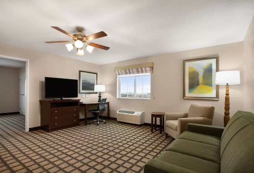 فندق Baymont Inn & Suites By Wyndham Odessa