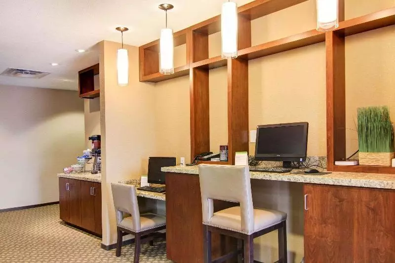Отель Comfort Suites Carlsbad