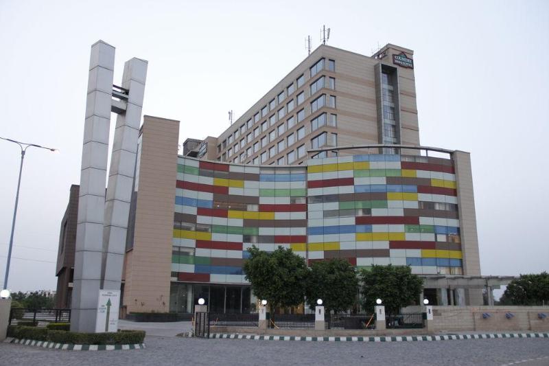 هتل Country Inn & Suites By Radisson Bathinda