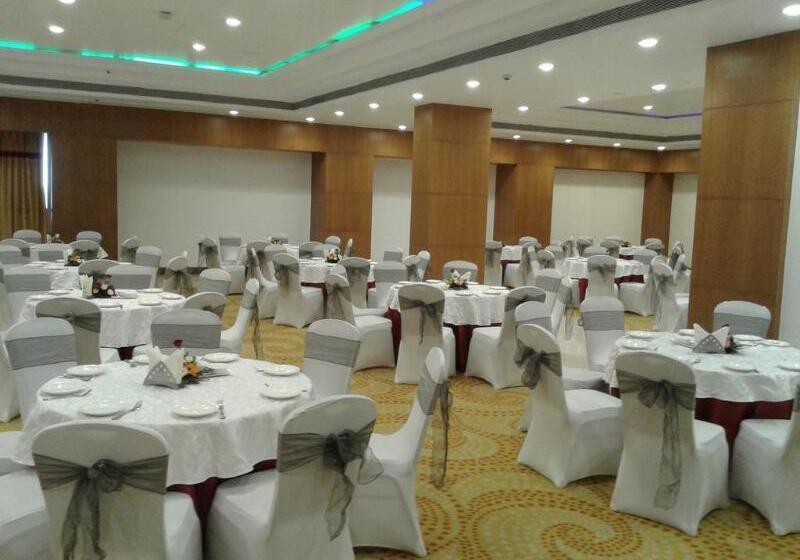 هتل Country Inn & Suites By Radisson Bathinda