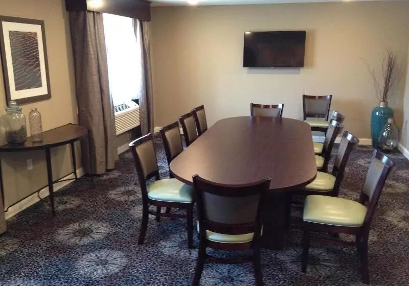 Grandstay Hotel & Suites   Glenwood