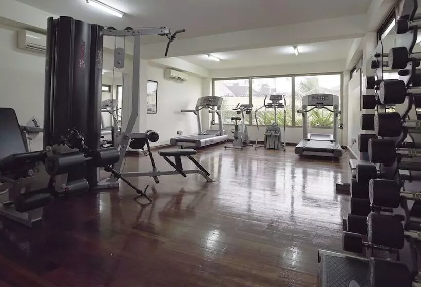 Oak Plaza Hotels East Airport