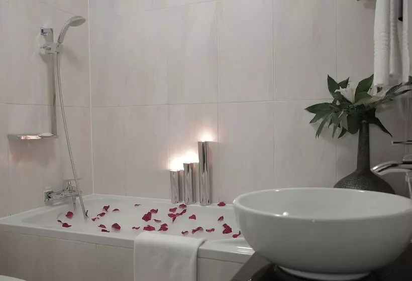 Oak Plaza Hotels East Airport