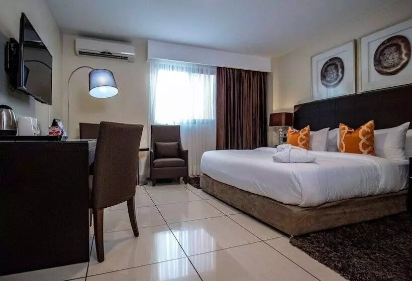 Oak Plaza Hotels East Airport