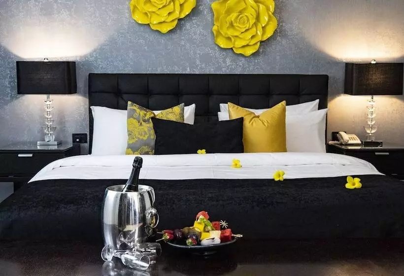 Oak Plaza Hotels East Airport