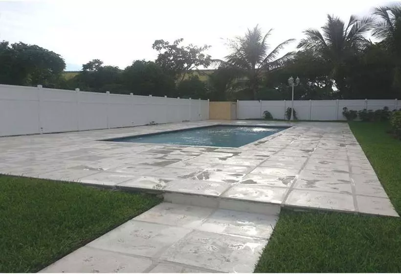 هتل Realty Shores Bahamas