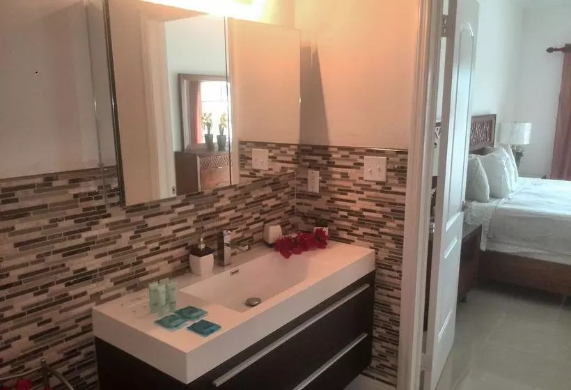 هتل Realty Shores Bahamas