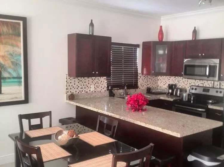 هتل Realty Shores Bahamas