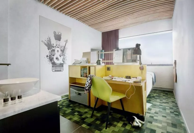 Hotel U&me; Bw Signature Collection