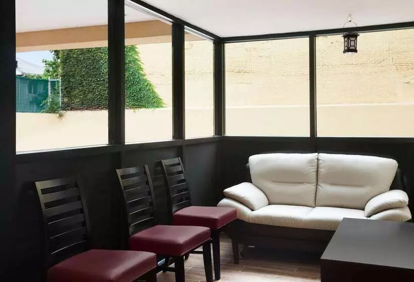 모텔 Super 8 By Wyndham Bronx