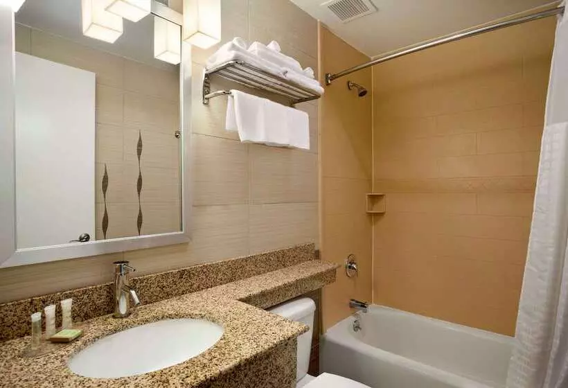 모텔 Super 8 By Wyndham Bronx