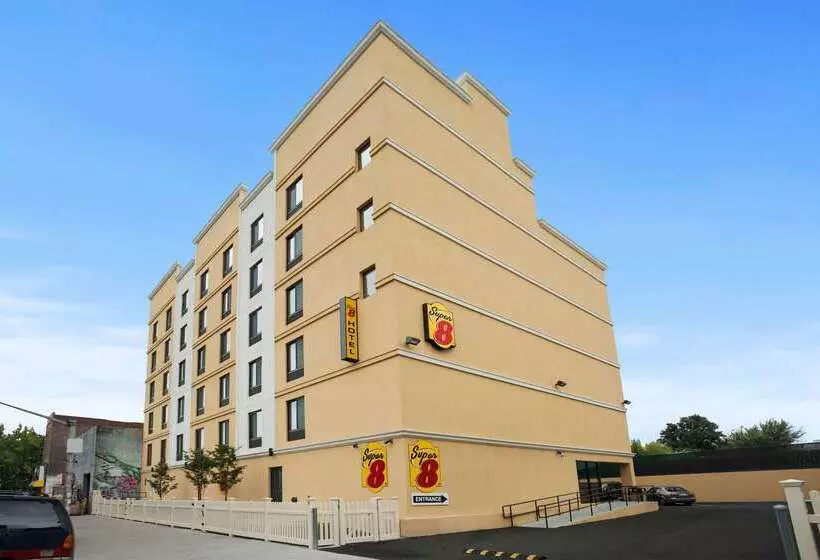 모텔 Super 8 By Wyndham Bronx