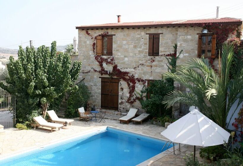 Porfyrios Country House