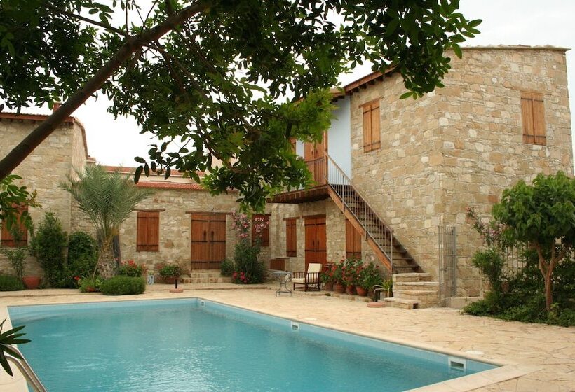 Porfyrios Country House