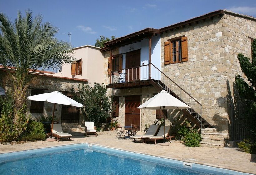 Porfyrios Country House