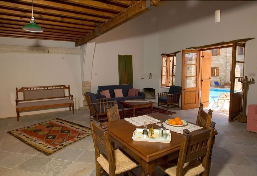 Porfyrios Country House