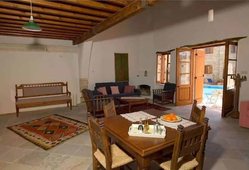 Porfyrios Country House